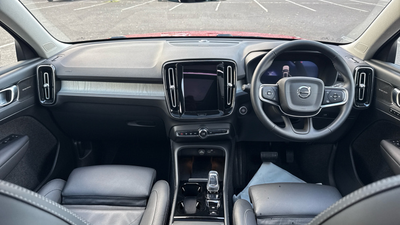 Volvo XC40 2.0 B4P Ultra Dark 5dr Auto Petrol Estate